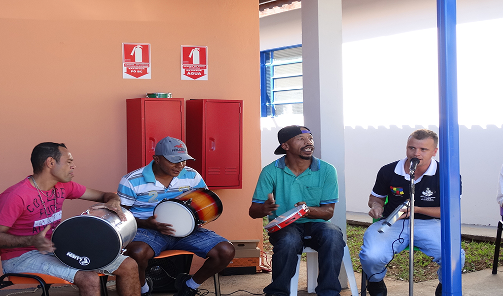 PROJETO FILHOS DO SAMBA DO ABRIGO PROVISÓRIO DE FRANCA FAZ APRESENTAÇÃO NO CAPS III FLORESCER