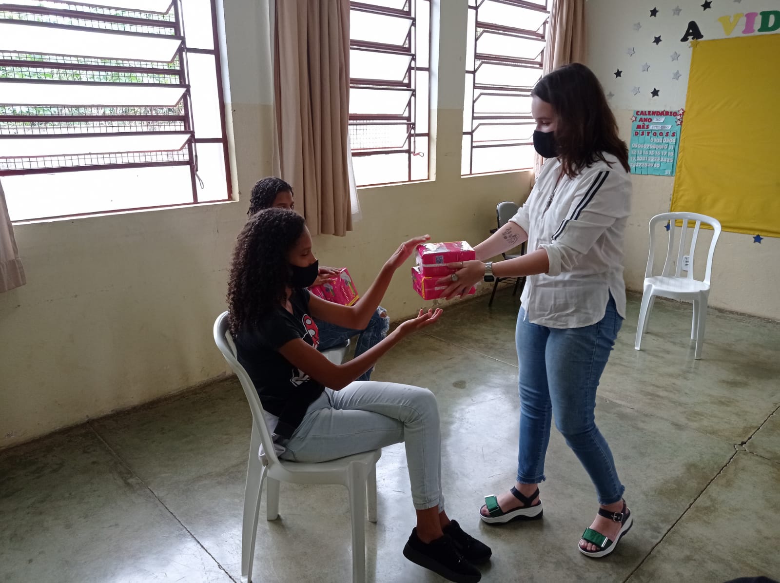 SCFV do núcleo Palmeiras realizou doação de absorventes juntamente com o Grupo Girl Up Quitéria