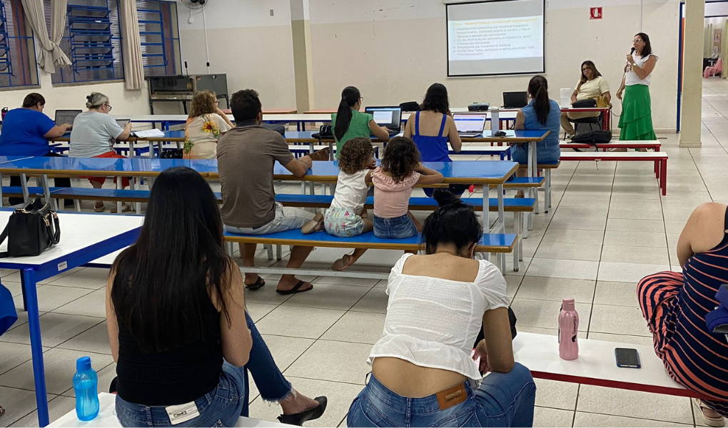 Bom da Cuca abordando os temas  TDAH, TOD e TEA nas escolas