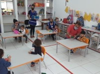 Creche Escola prof. Lener Eustáquio Pereira recebe visita do padre Ovídio e da turma do 2° ano do curso de medicina, da UNIFRAN.